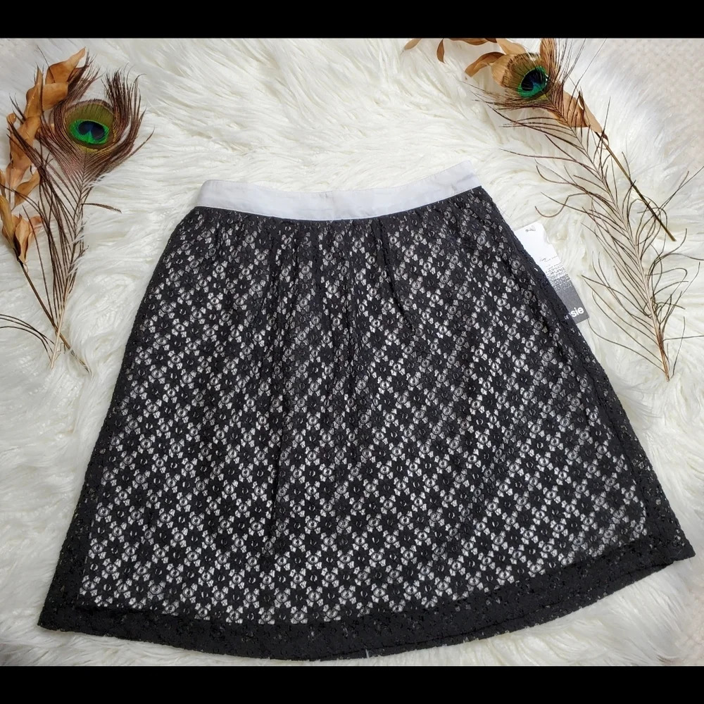 Kensie Lace Overlay Skirt